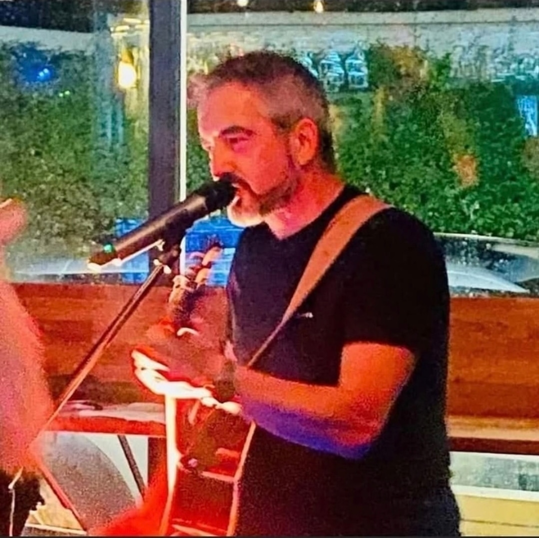 LIVE MUSIC
